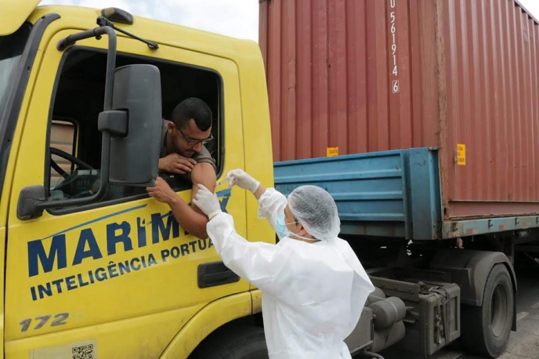 Vacinação de caminhoneiros e motoristas será retomada nesta sexta-feira em Guanambi