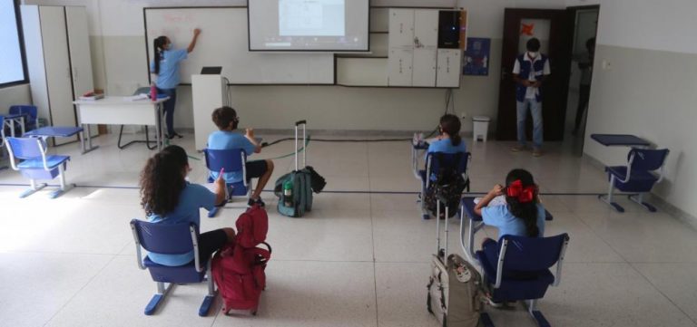 Justiça nega liminar do sindicato e mantém retorno às aulas em Vitória Conquista