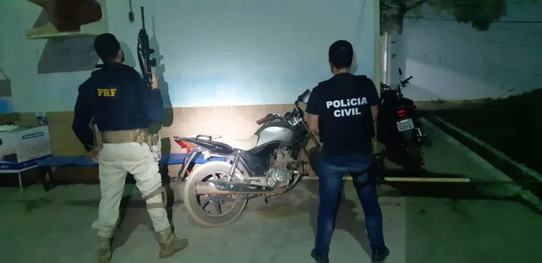 Em Barreiras, PRF e Polícia Civil recuperaram motocicleta roubada