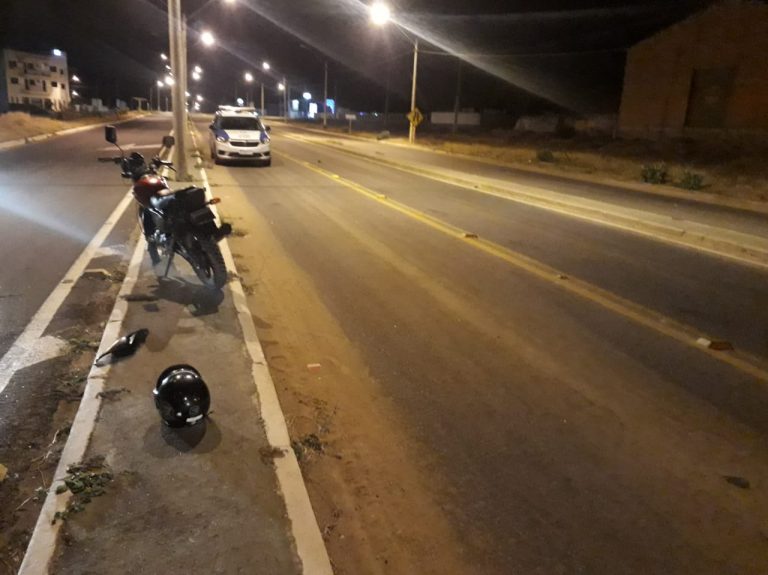 Acidente entre moto e caminhão deixou um homem ferido em Guanambi