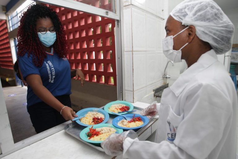 Refeição extra para estudantes da rede estadual custará mais de R$ 100 milhões