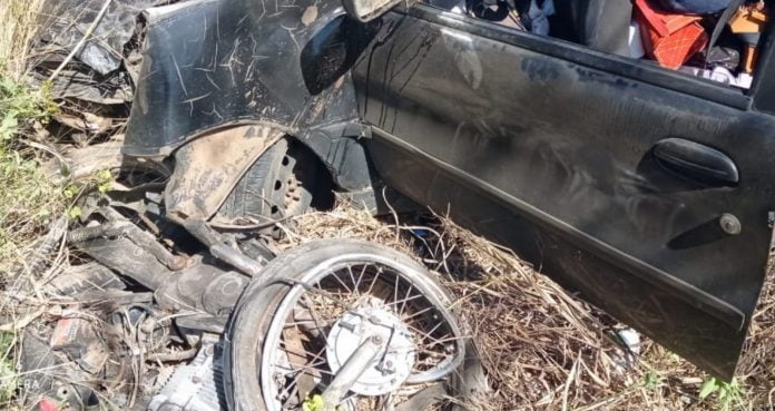 Acidente entre carro e moto deixou um homem morto na BR-122 em Urandi