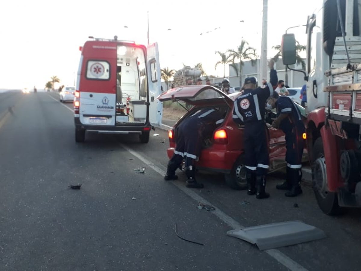 Acidente deixa duas pessoas mortas e uma ferida na BR-030 em Guanambi