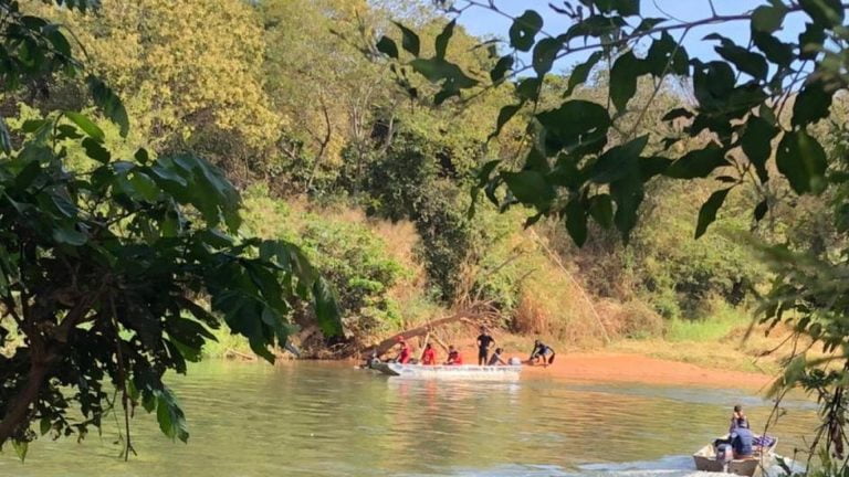 Mergulhadores dos Bombeiros ajudam nas buscas por homem que desapareceu no Rio Grande, em Barreiras