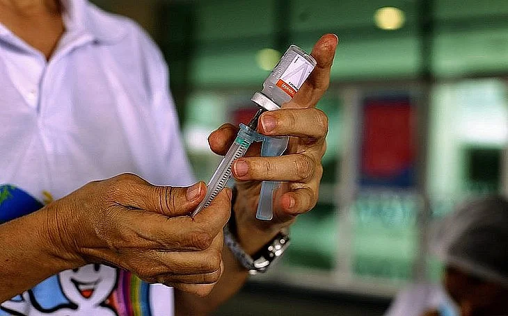 Guanambi vai vacinar jovens de 17 anos contra a Covid-19 nesta quinta-feira