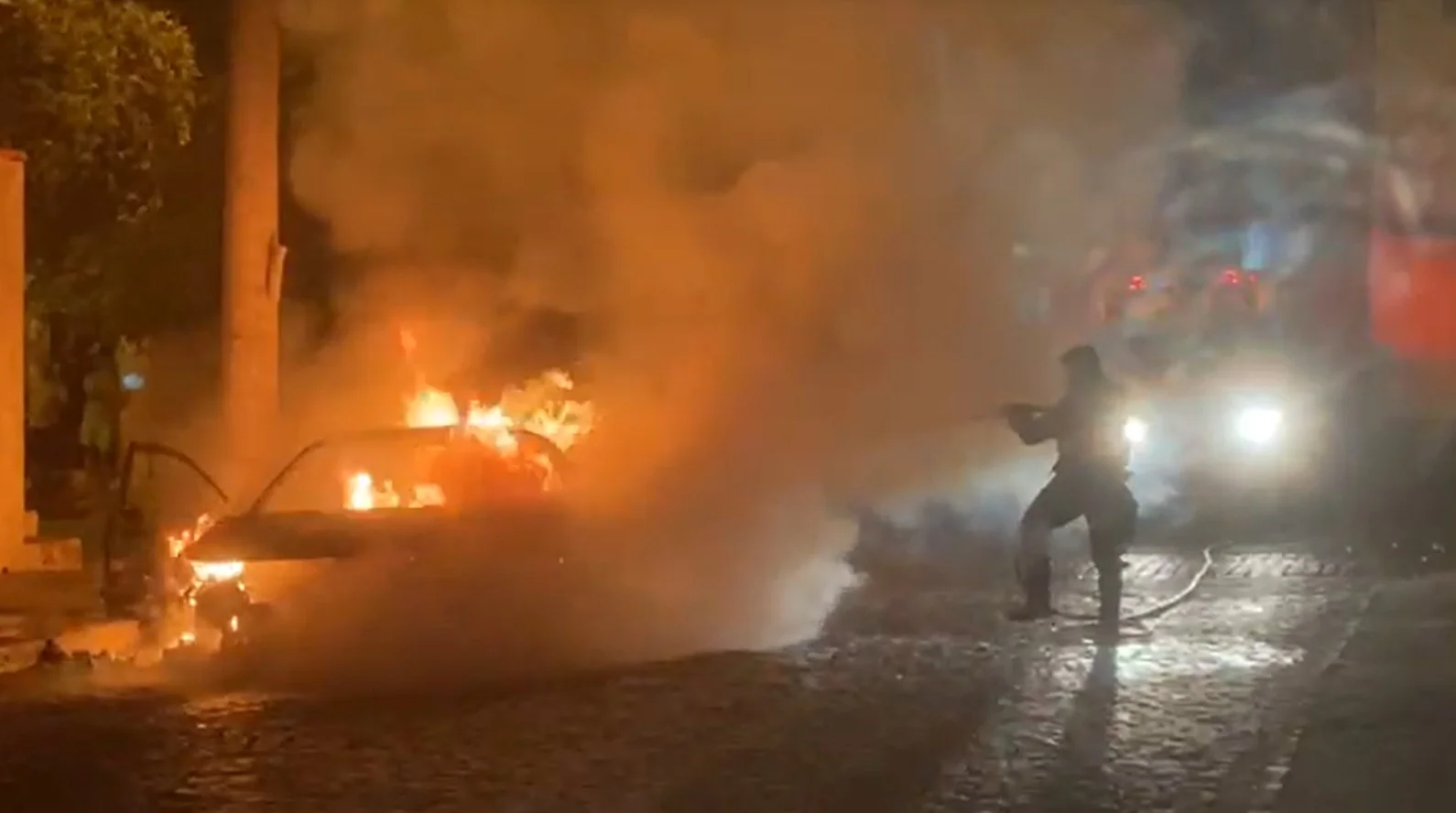 Brigada de Incêndio controlou chamas em veículo na noite deste sábado em Guanambi