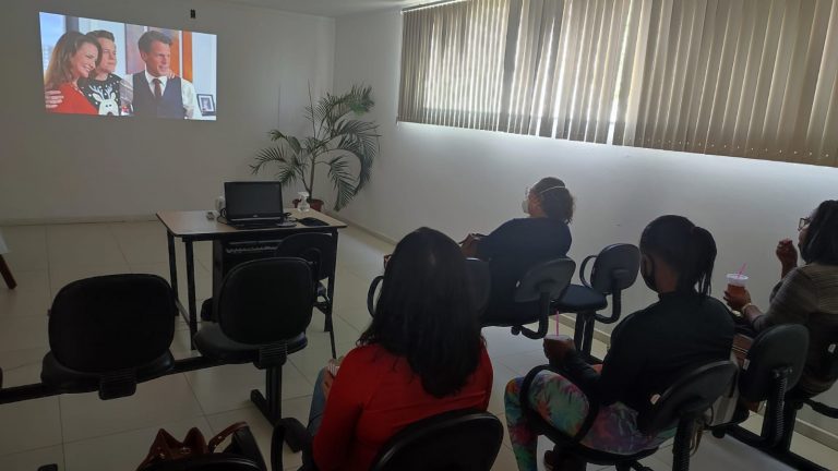 Atendidas pela Ronda Maria da Penha assistiram sessão de cinema em Jequié