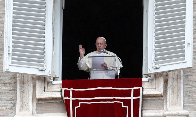 Papa Francisco passa bem após cirurgia