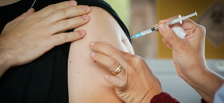 Guanambi começa vacinar pessoas a partir de 27 anos nesta quinta-feira