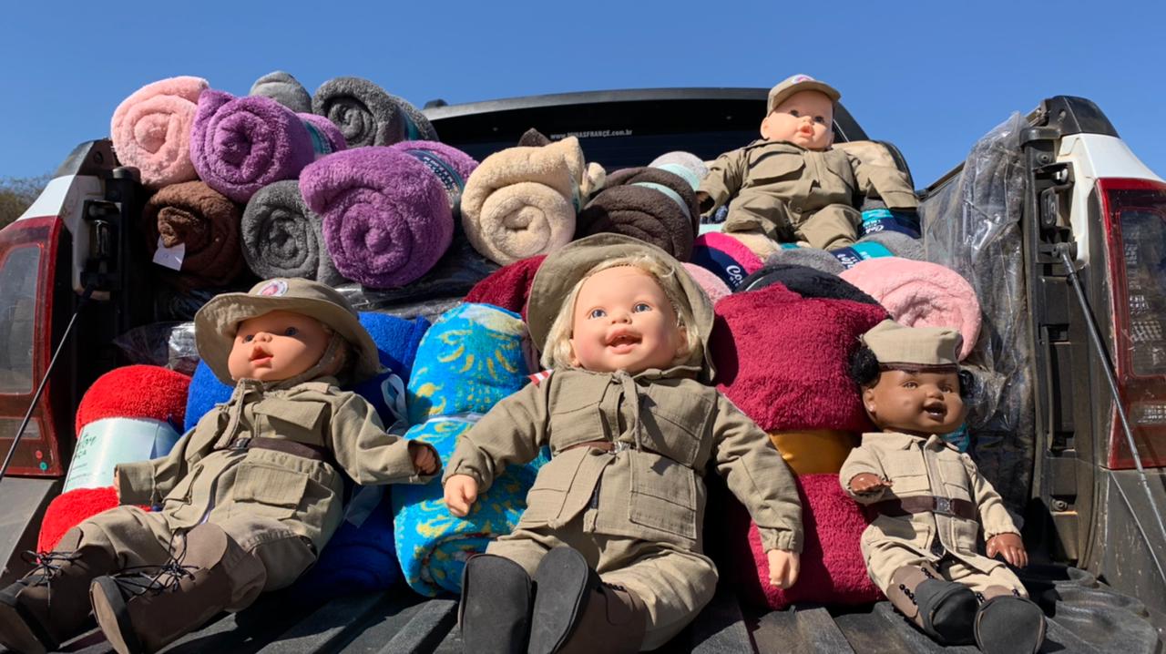PM distribuiu mais de 300 cestas básicas e cobertores para famílias carentes de Macaúbas e Vitória da Conquista