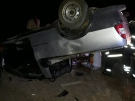 Casal ficou ferido após caminhonete capotar em Guanambi