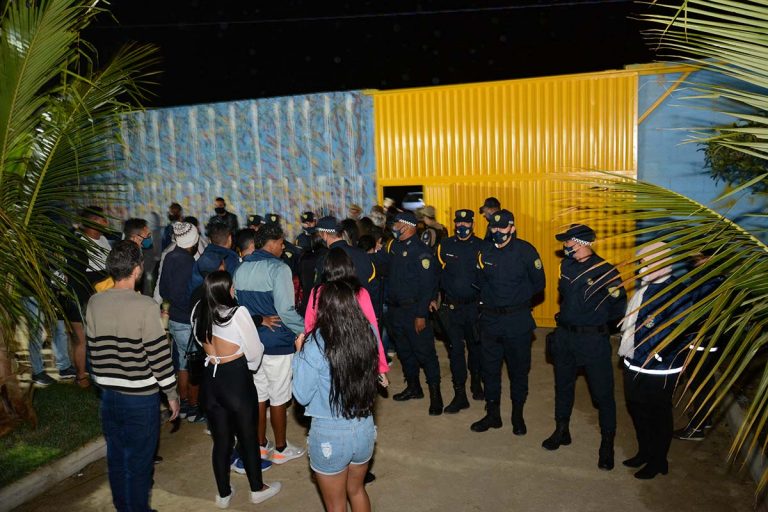 Três festas clandestinas com mais de 500 pessoas cada foram encerradas em Vitória da Conquista