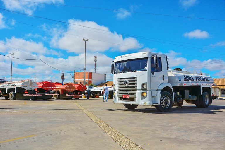 Prefeitura contrata mais dez carros pipas para distribuição de água na zona rural de Vitória da Conquista