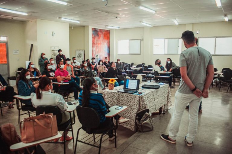 FSVC e Semdes promovem discussão sobre atendimento ao público trans em Vitória da Conquista