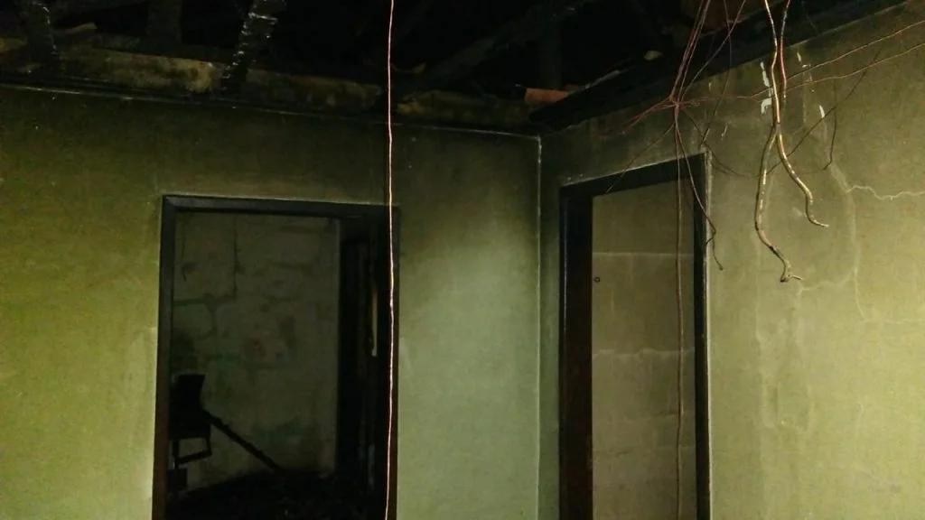 Voluntários estão reconstruindo casa de idosa destruída por incêndio em Vitória da Conquista