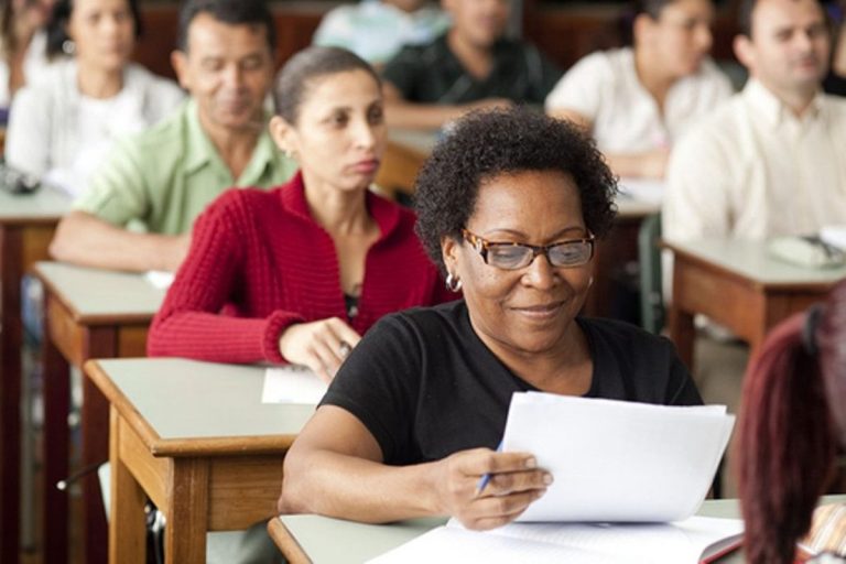 Estão abertas inscrições para cursos da Educação de Jovens e Adultos