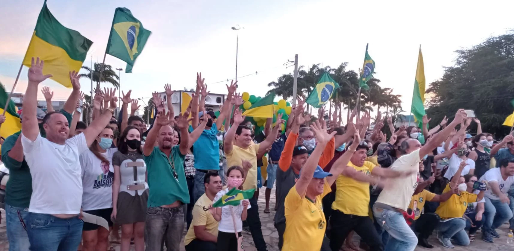 Manifestantes fizeram atos pró-Bolsonaro e a favor de voto impresso em Brumado, Guanambi e Vitória da Conquista