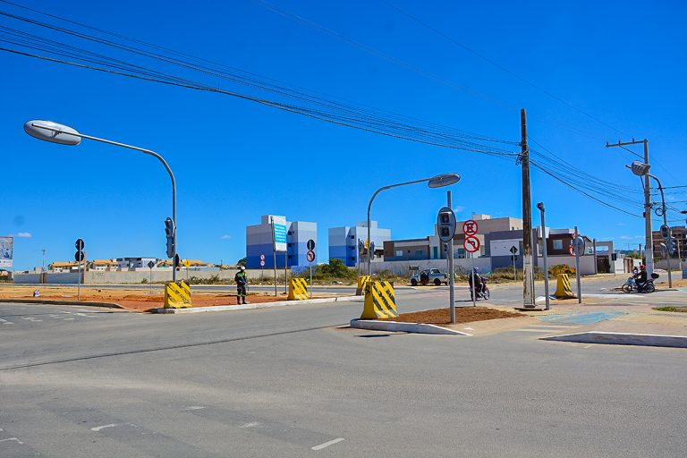 Novos semáforos começam a funcionar nesta quinta na Perimetral, em Vitoria da Conquista