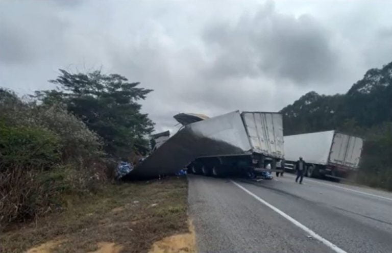Motorista morreu em colisão de carreta e caminhão na BR-116 em Vitória da Conquista