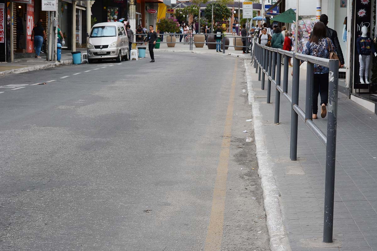 Barreiras de proteção da rua Francisco Santos serão removidas em Vitória da Conquista