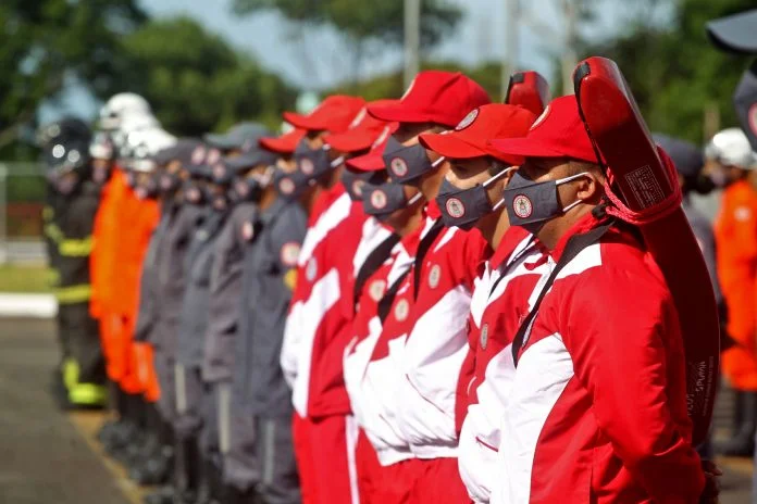 Governo vai convocar mais 470 bombeiros na Bahia