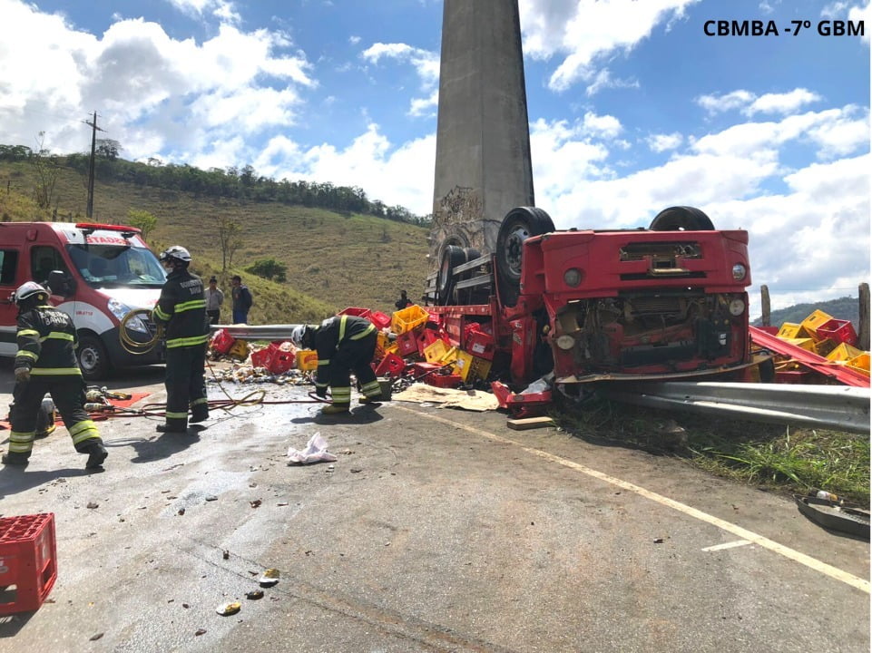 Bombeiros resgataram vítima de acidente presa às ferragens na Serra do Marçal em Vitória da Conquista