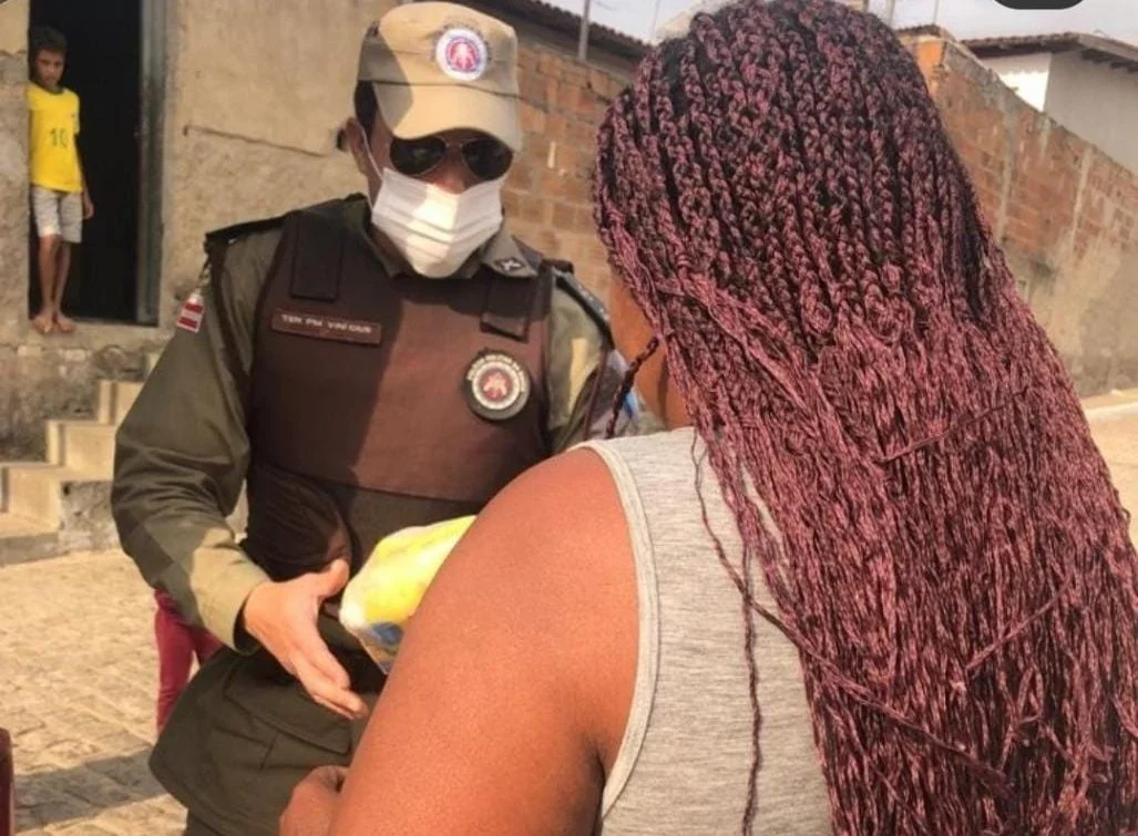 Base Comunitária de Vitória da Conquista entrega 81 kits de higiene íntima feminina