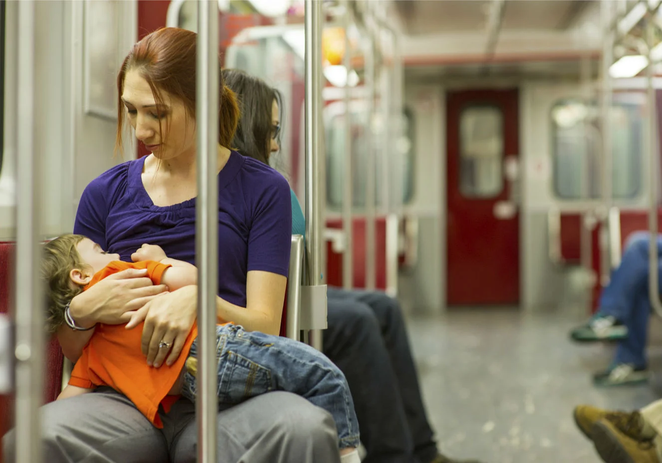 Alba aprova projeto que assegura direito da mãe de amamentar em público