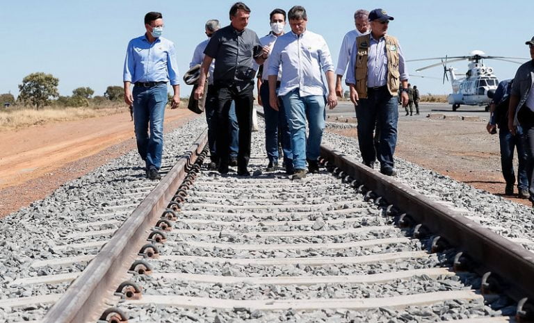 Bolsonaro chega a Vitória da Conquista pela manhã e segue para Tanhaçu, onde assina contrato com a Bamin
