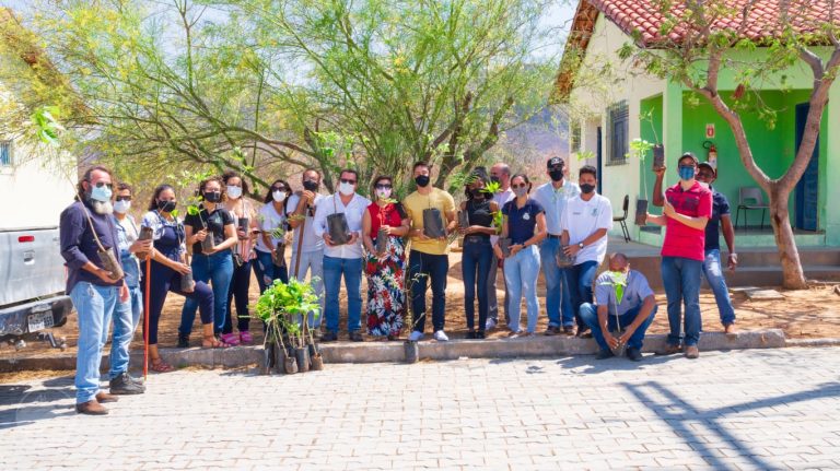 IF Baiano promoveu plantio de mudas nativas em comemoração ao Dia da Árvore