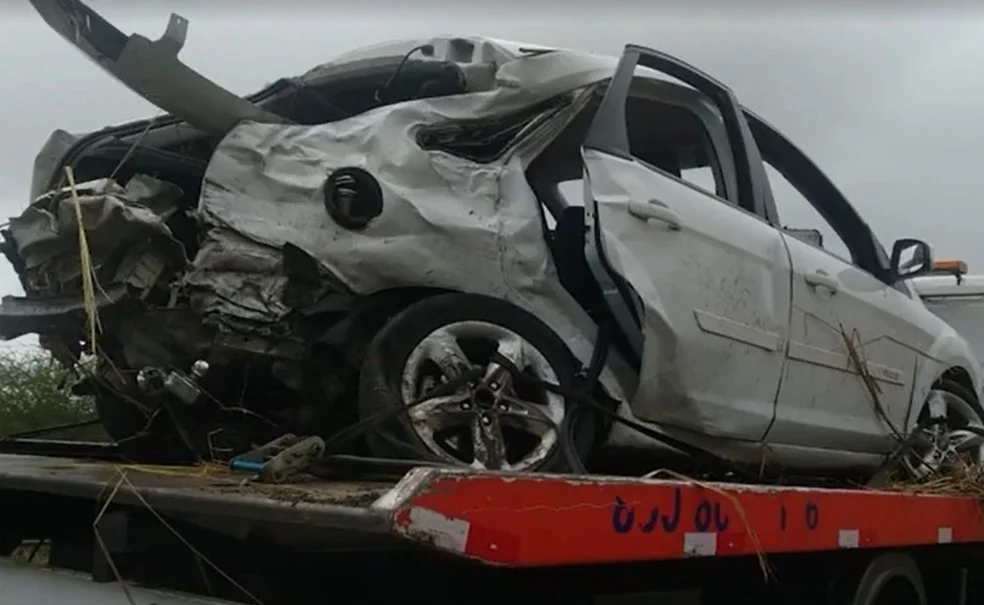 Batida entre carro e caminhão deixa uma pessoa morta na BR-116 em Jequié