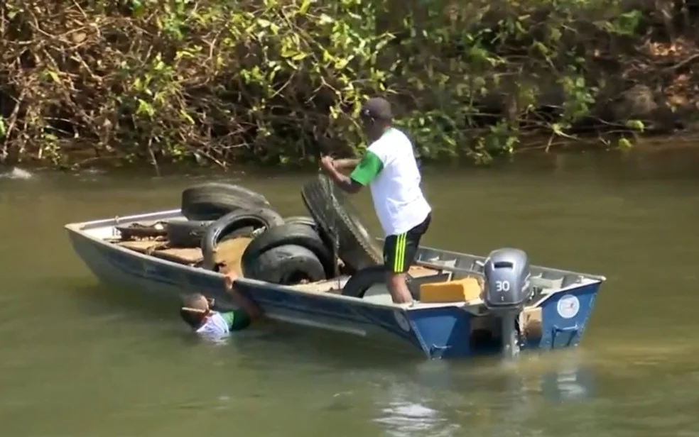 Mais de seis toneladas de lixo foram retiradas do Rio Grande afluente do Rio São Francisco