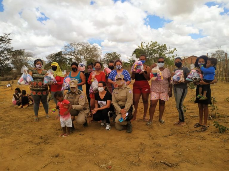 Patrulha solidária distribuiu cestas básicas, cobertores e  kits de Higiene em Vitória da Conquista