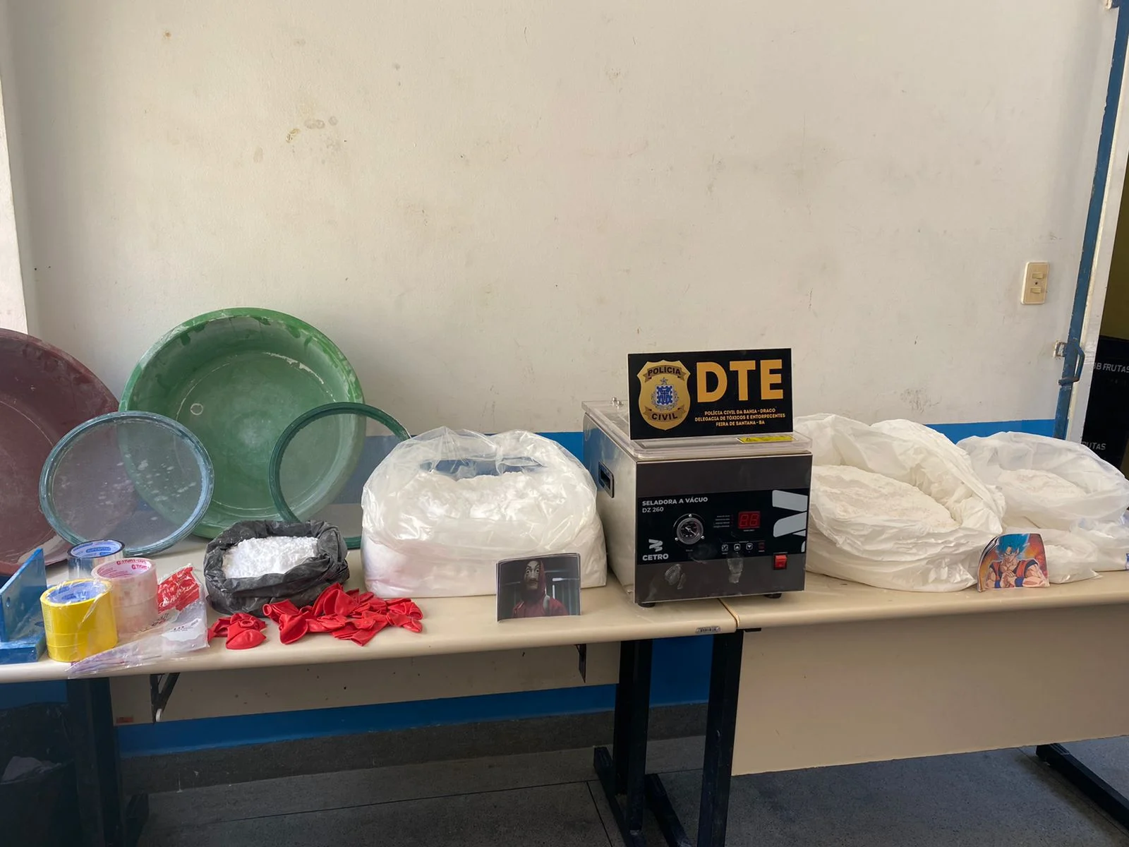 Polícia desmontou laboratório de refino de cocaína em Feira de Santana