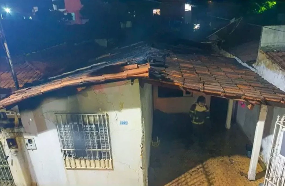 Incêndio destrói casa em Barreiras