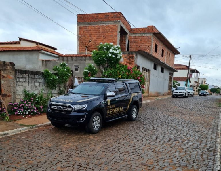 PF realiza operação de contra contrabando de cigarros em Vitória da Conquista e Rio do Antônio