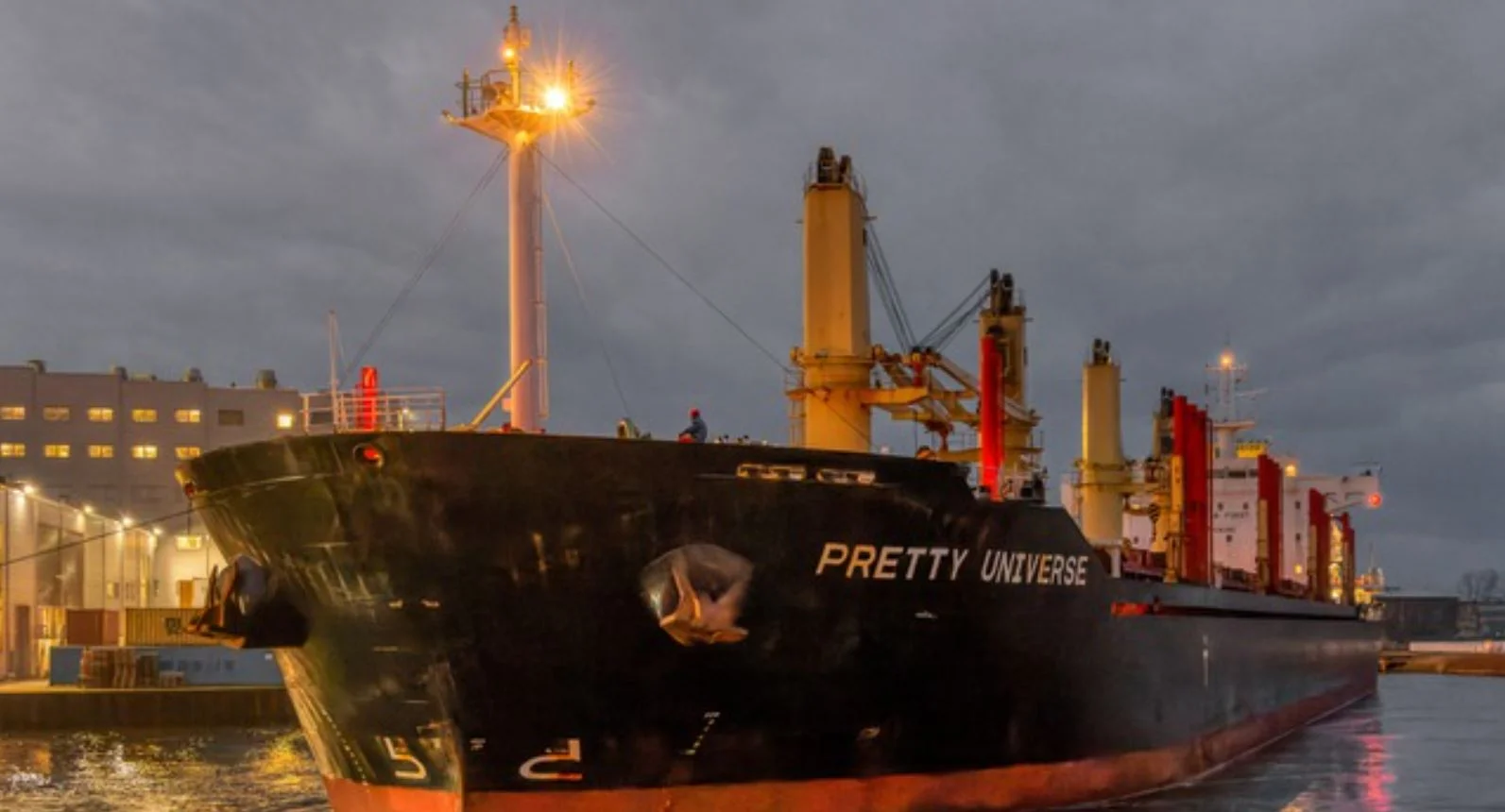 Porto de Salvador recebe navio com 20 mil toneladas de trilhos para trecho da Fiol de Caetité e Barreiras