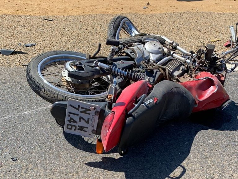 Jovem morreu após colidir motocicleta contra carreta em Caetité