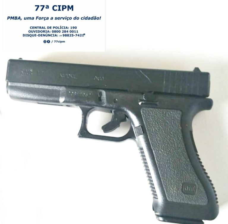 Homem deixou simulacro de arma de fogo cair, retornou para buscar e foi preso em flagrante em Vitória da conquista