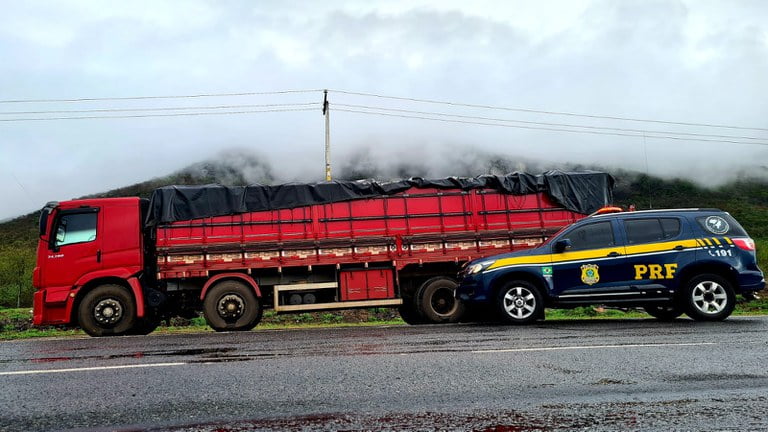 Caminhão com 25 toneladas de farinha de trigo foi apreendido em Jequié