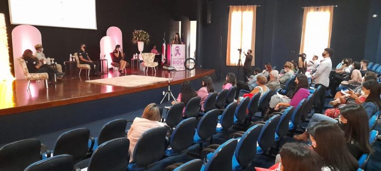 Profissionais discutem saúde, sexualidade, feminicídio e direitos da mulher no 1º Simpósio Outubro Rosa em Vitória da Conquista