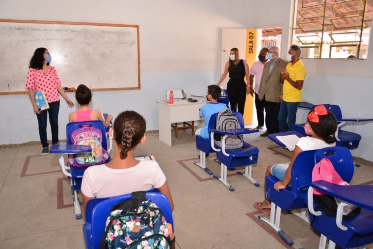 Vitória da Conquista terá mais 60 escolas municipais com aulas semipresencial na próxima segunda-feira
