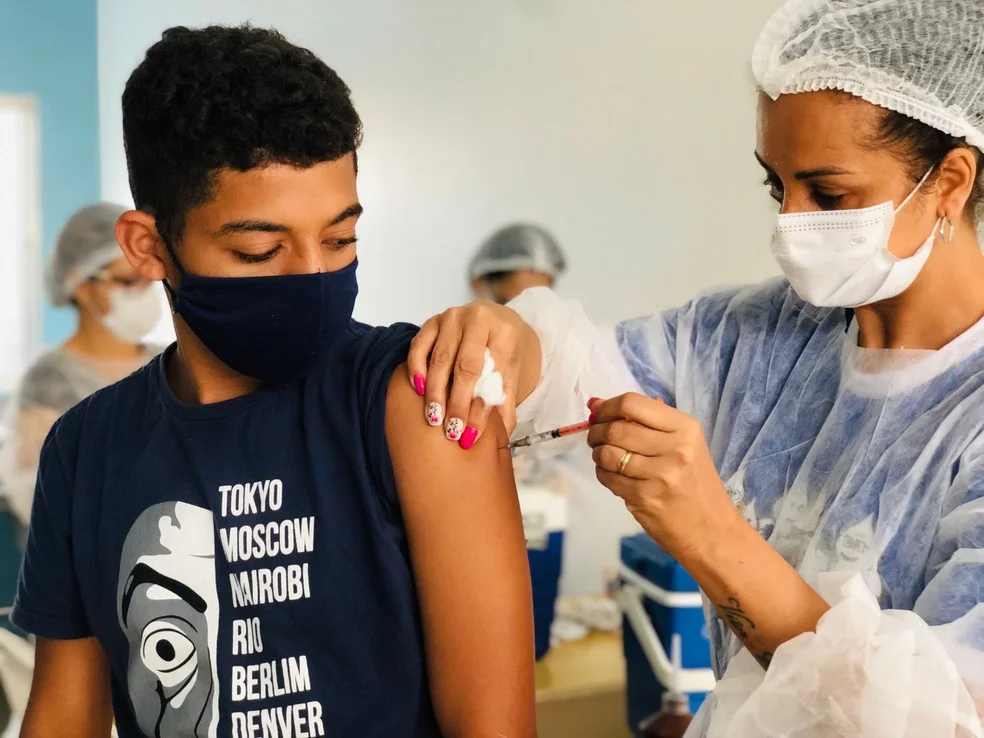 Vitória da Conquista retorna vacinação contra Covid-19 em adolescentes nesta quarta-feira