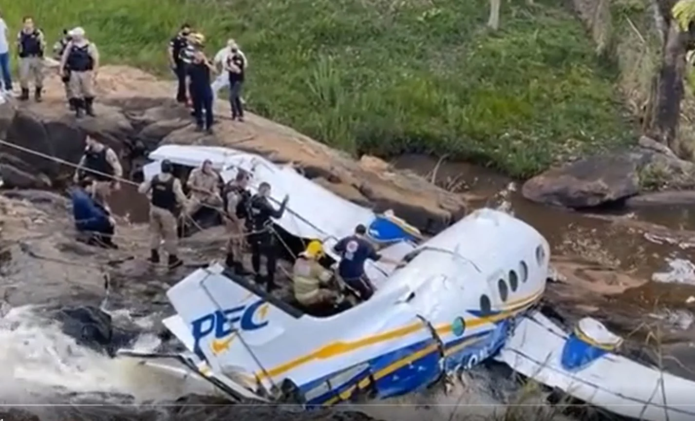 Marília Mendonça e equipe sofreram acidente de avião em Minas