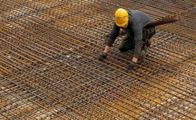 Empresa oferta 30 vagas de emprego na área de construção civil em Caetité