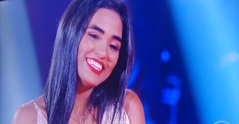 Dielle Anjos avança para terceira etapa do The Voice Brasil
