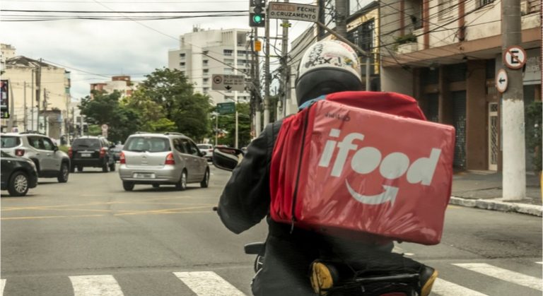 Restaurantes têm nomes alterados no iFood por mensagens de apoio a Bolsonaro e contra vacina
