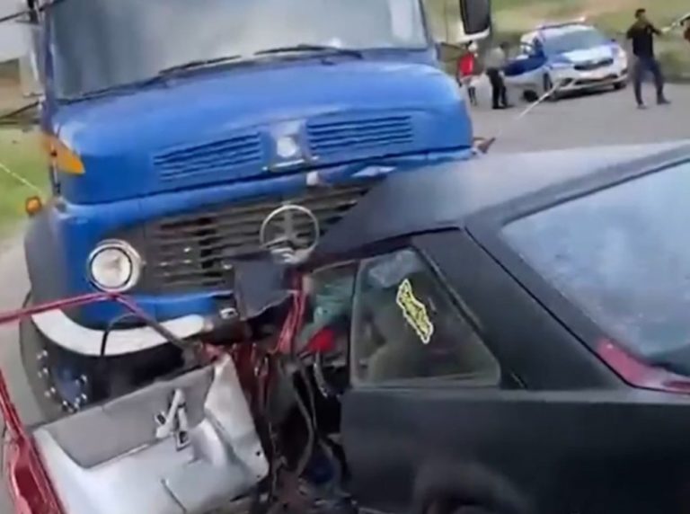 Homem morreu após colidir carro com caminhão no anel viário de Jequié