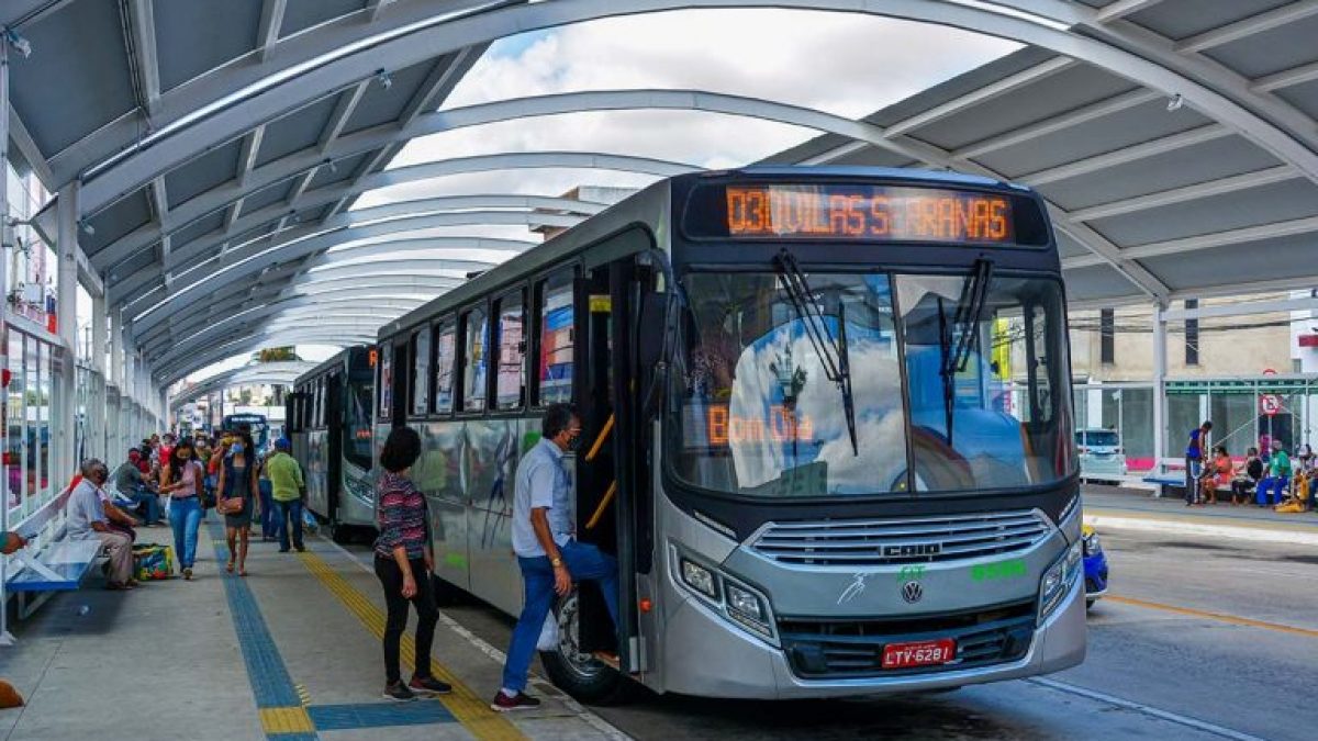 Três linhas de ônibus terão horários alterados aos sábados em