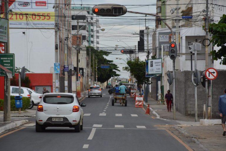 Acidente provocou mudança no trânsito da avenida Vivaldo Mendes em Vitória da Conquista